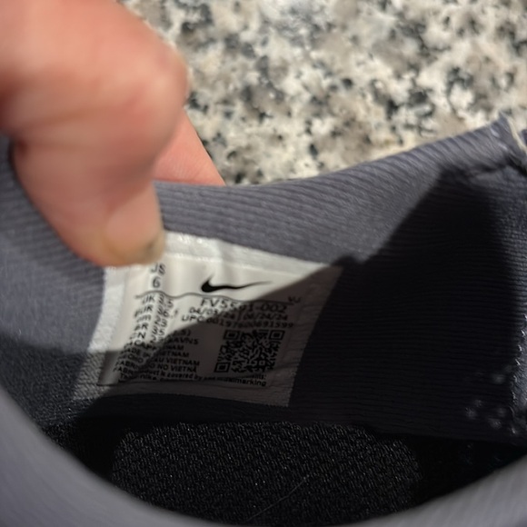 NWT Nike Interact Run Easy On Athletic Shoes -Size 6 - Picture 7 of 7